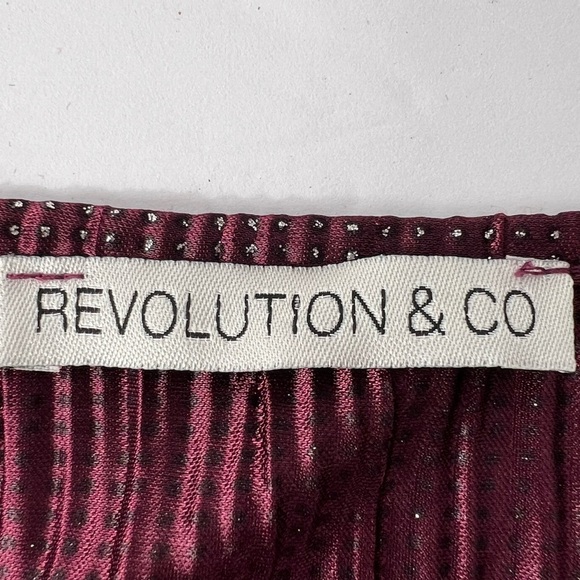 Revolution & Co Women's Top Pleated. in Shimmering Burgundy Glitter Stretch Top - Picture 2 of 12